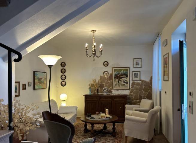 casa indipendente in vendita a Carrodano in zona Mattarana