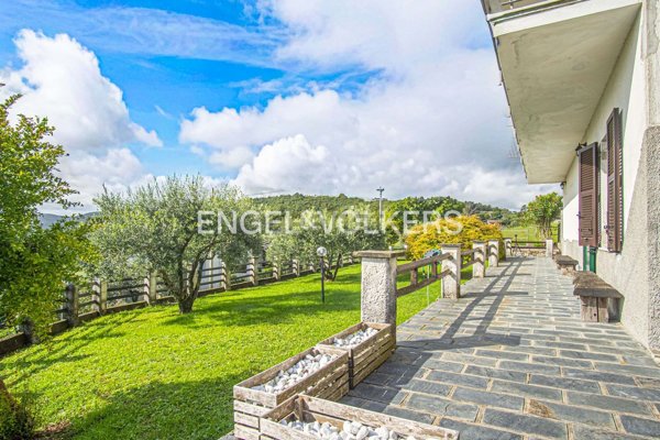 casa indipendente in vendita a Carrodano in zona Mattarana