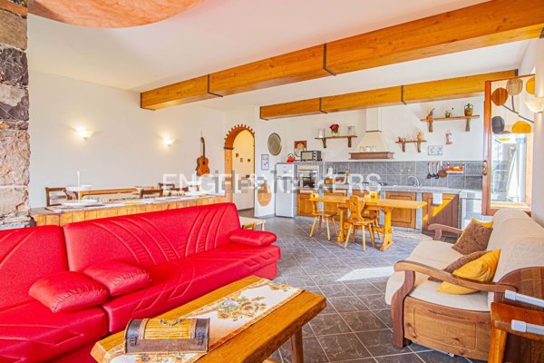 casa indipendente in vendita a Carrodano in zona Mattarana
