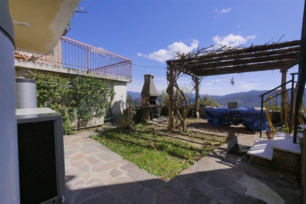 casa semindipendente in vendita a Carrodano in zona Carrodano Superiore