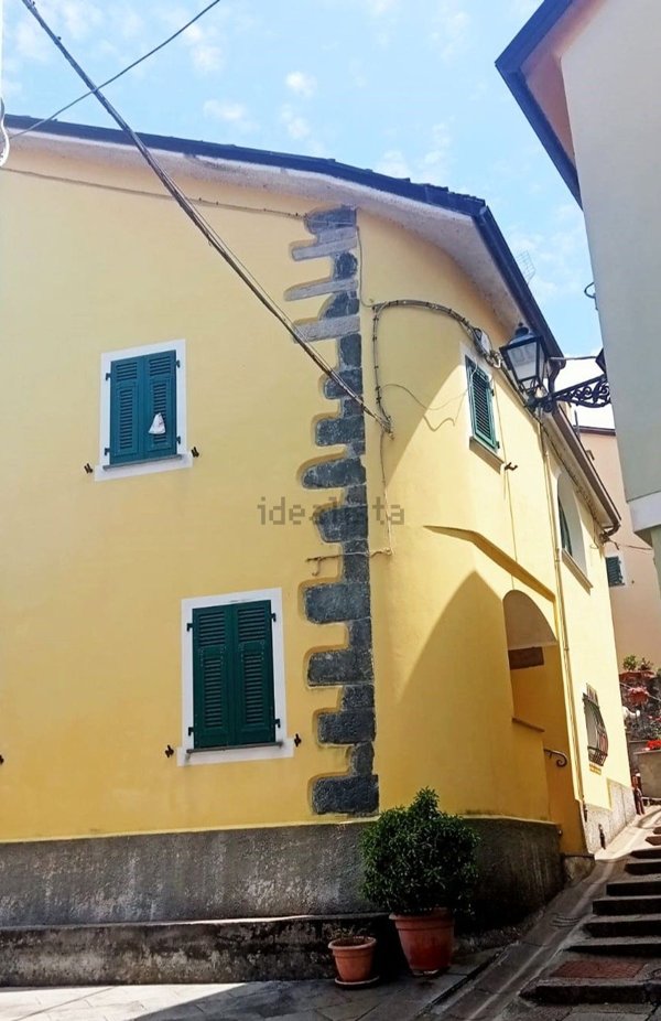 appartamento in vendita a Carrodano in zona Mattarana