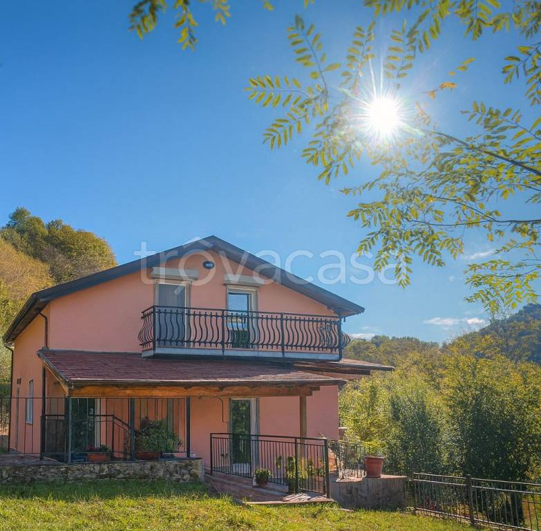 casa indipendente in vendita a Carrodano