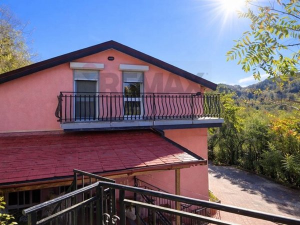 casa indipendente in vendita a Carrodano