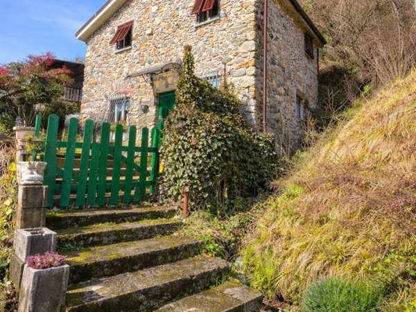 casa indipendente in vendita a Carrodano