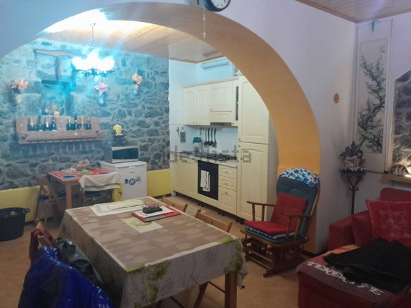 casa indipendente in vendita a Carrodano in zona Mattarana