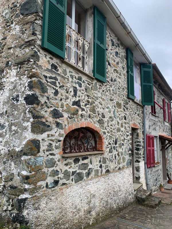 casa indipendente in vendita a Carrodano
