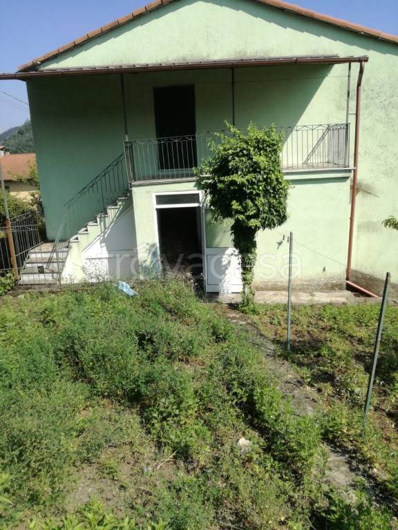 casa indipendente in vendita a Carrodano