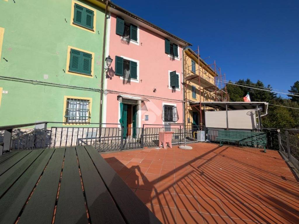 appartamento in vendita a Carrodano in zona Mattarana