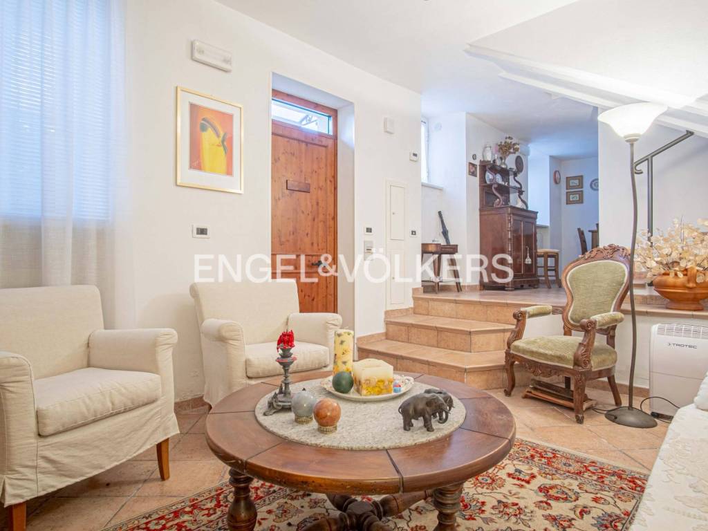 casa indipendente in vendita a Carrodano in zona Mattarana