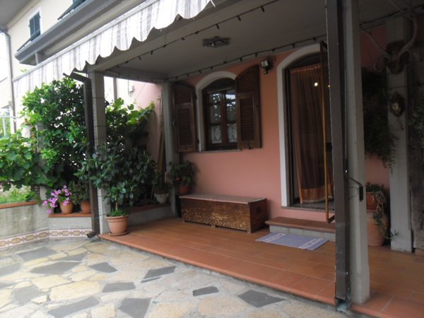 casa semindipendente in vendita a Castelnuovo Magra in zona Colombiera