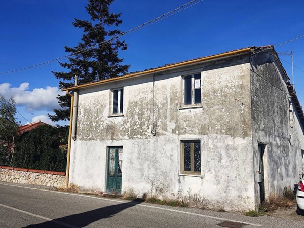 casa indipendente in vendita a Castelnuovo Magra in zona Palvotrisia