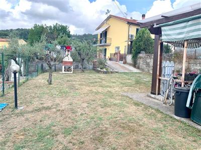 casa semindipendente in vendita a Castelnuovo Magra in zona Molicciara
