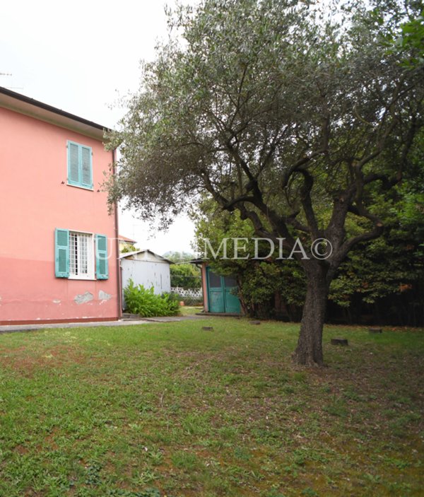 casa indipendente in vendita a Castelnuovo Magra in zona Palvotrisia