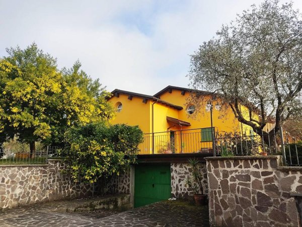 casa indipendente in vendita a Castelnuovo Magra in zona Palvotrisia