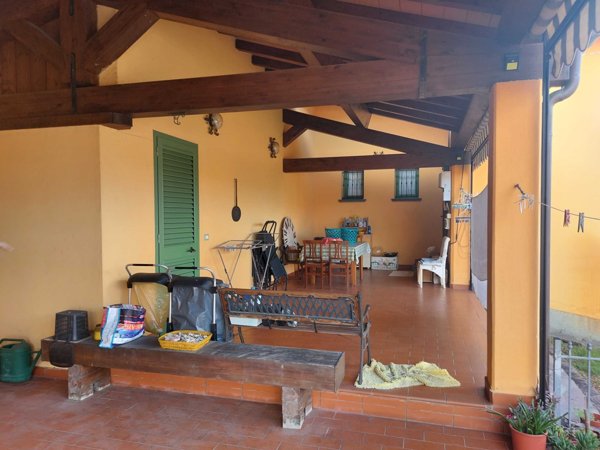 casa indipendente in vendita a Castelnuovo Magra in zona Palvotrisia
