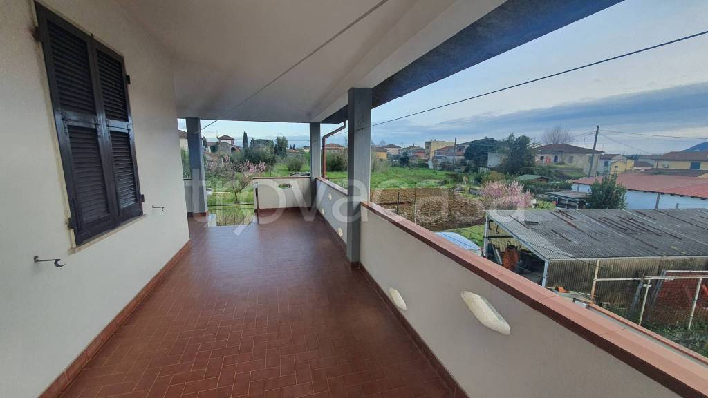 casa indipendente in vendita a Castelnuovo Magra