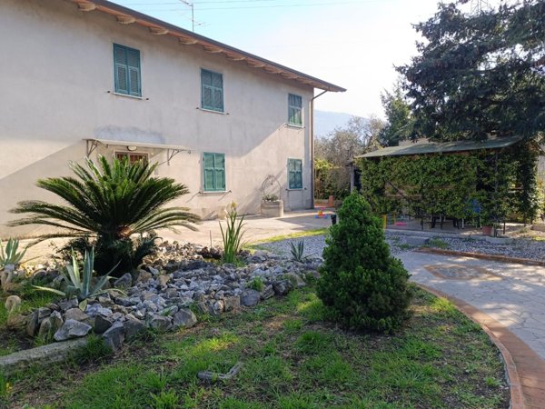 casa semindipendente in vendita a Castelnuovo Magra in zona Colombiera