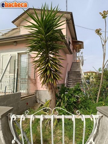 casa indipendente in vendita a Castelnuovo Magra in zona Colombiera