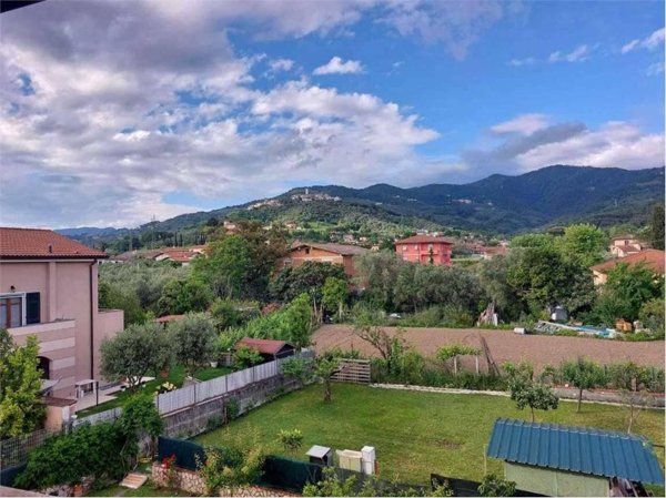 casa indipendente in vendita a Castelnuovo Magra in zona Marciano