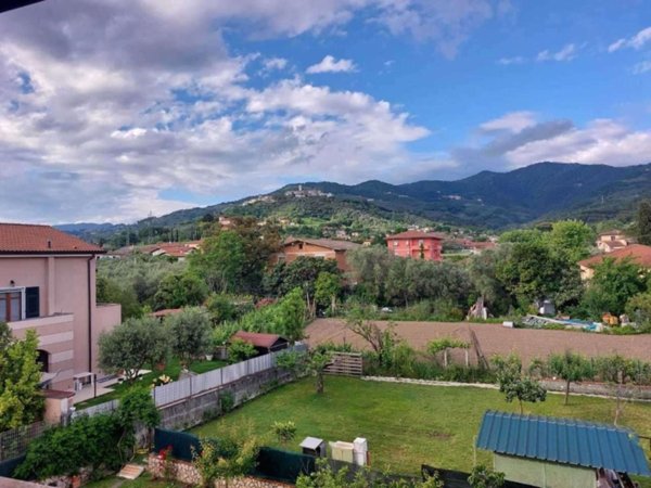 casa indipendente in vendita a Castelnuovo Magra in zona Marciano