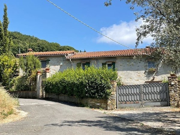 casa indipendente in vendita a Castelnuovo Magra in zona Molicciara