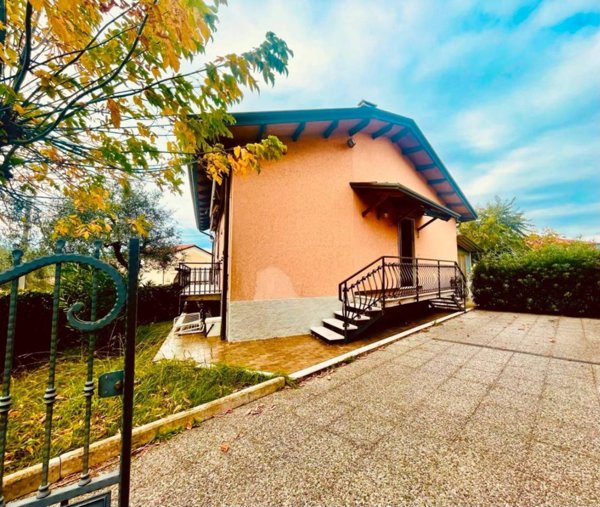 casa indipendente in vendita a Castelnuovo Magra in zona Molicciara