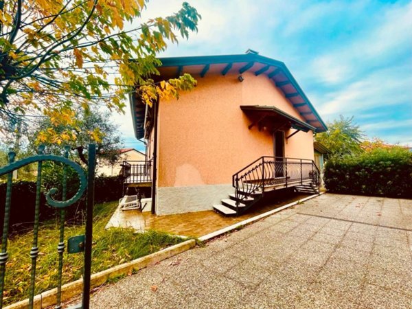 casa indipendente in vendita a Castelnuovo Magra in zona Molicciara