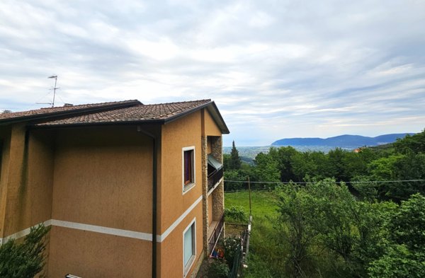 casa indipendente in vendita a Castelnuovo Magra in zona Vallecchia