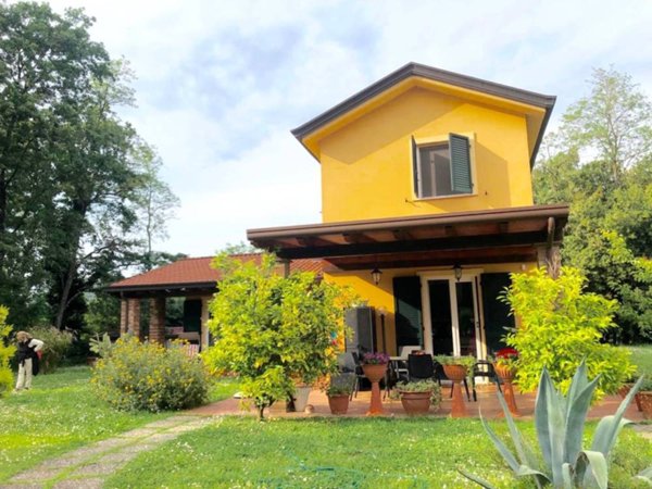 casa indipendente in vendita a Castelnuovo Magra