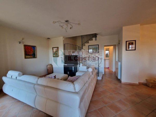 casa indipendente in vendita a Castelnuovo Magra