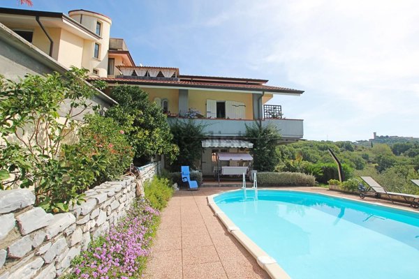 casa indipendente in vendita a Castelnuovo Magra