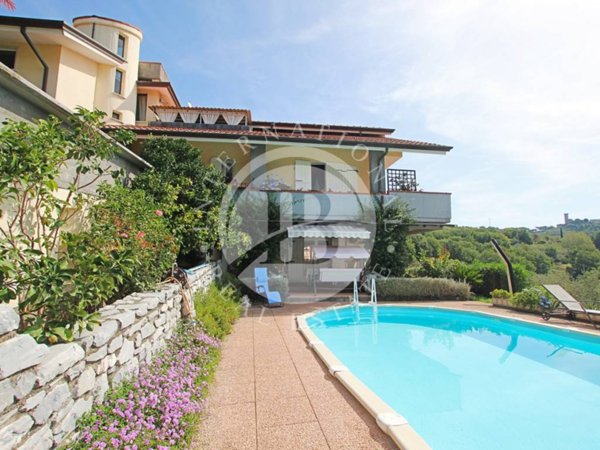 casa indipendente in vendita a Castelnuovo Magra