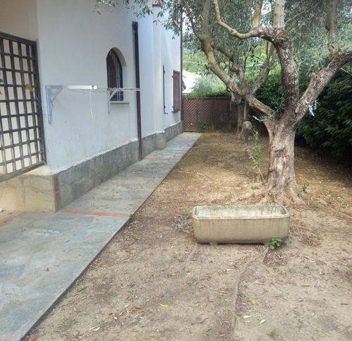 casa semindipendente in vendita a Castelnuovo Magra in zona Molicciara