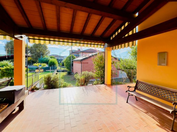 casa indipendente in vendita a Castelnuovo Magra in zona Palvotrisia