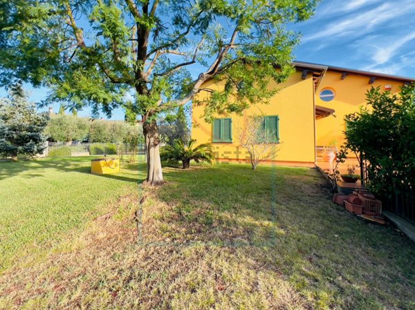 casa indipendente in vendita a Castelnuovo Magra in zona Palvotrisia