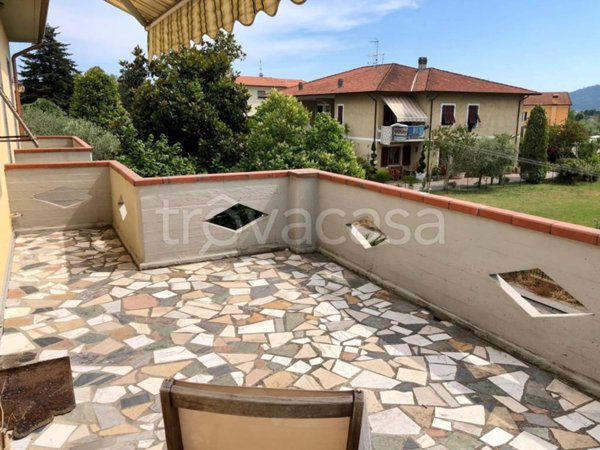 casa indipendente in vendita a Castelnuovo Magra