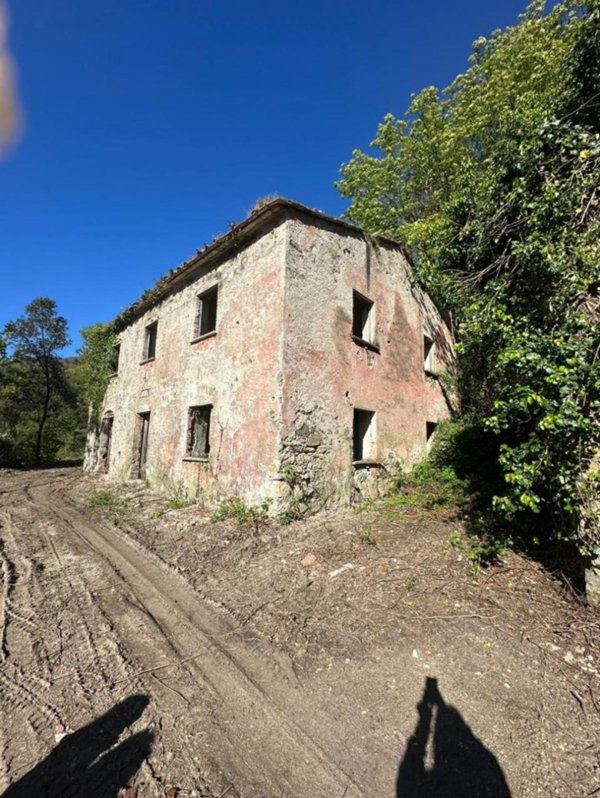 casa indipendente in vendita a Castelnuovo Magra
