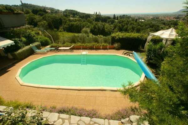 casa indipendente in vendita a Castelnuovo Magra