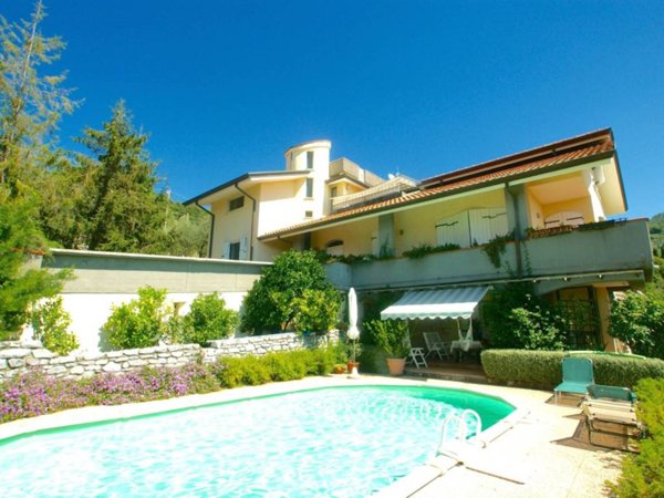 casa indipendente in vendita a Castelnuovo Magra