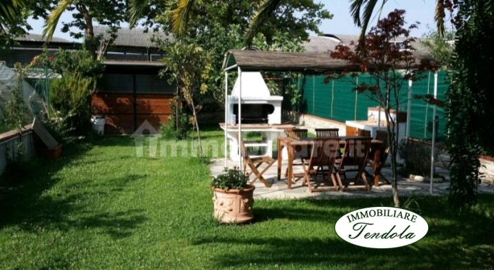 casa indipendente in vendita a Castelnuovo Magra in zona Molicciara