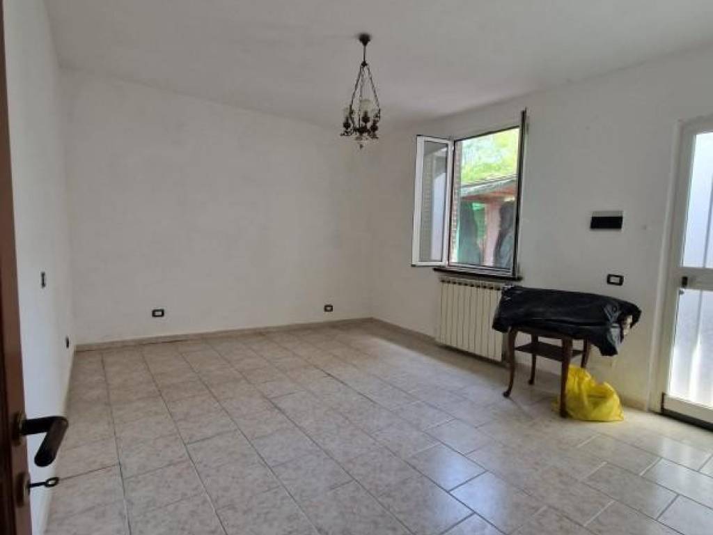 casa indipendente in vendita a Castelnuovo Magra in zona Molicciara