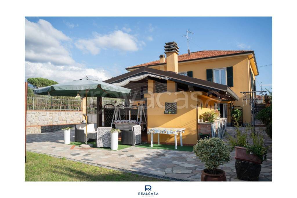 casa indipendente in vendita a Castelnuovo Magra