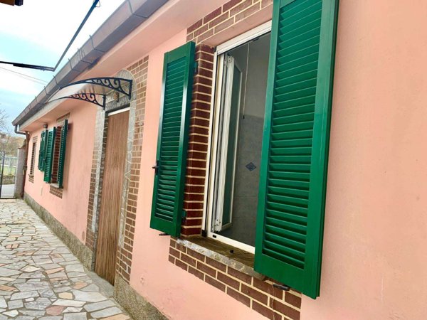 casa indipendente in vendita a Castelnuovo Magra in zona Molicciara