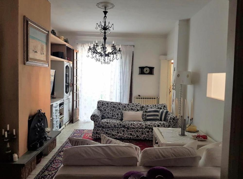 casa indipendente in vendita a Castelnuovo Magra