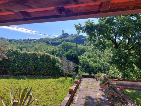 casa indipendente in vendita a Castelnuovo Magra in zona Colombiera