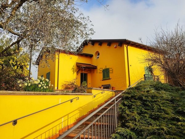 casa indipendente in vendita a Castelnuovo Magra in zona Palvotrisia