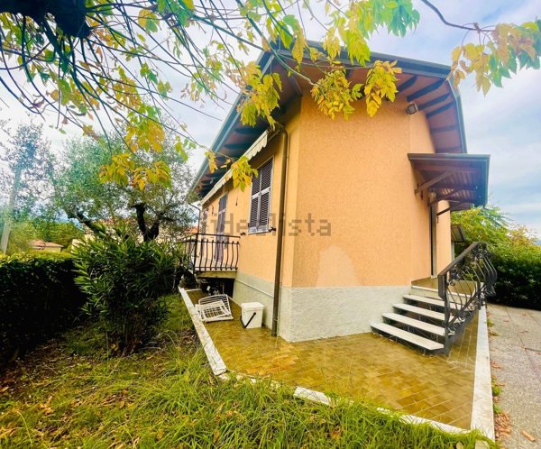 casa indipendente in vendita a Castelnuovo Magra in zona Molicciara