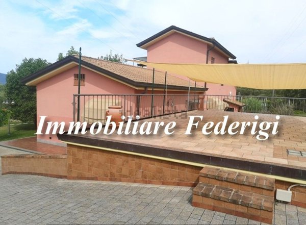 casa indipendente in vendita a Castelnuovo Magra in zona Colombiera