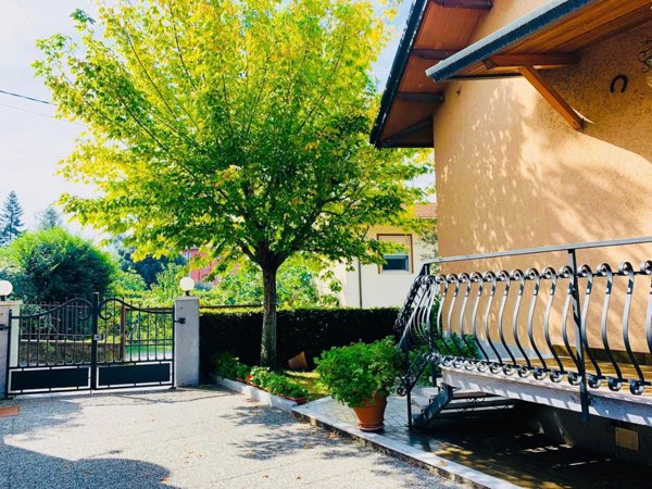 casa indipendente in vendita a Castelnuovo Magra in zona Molicciara