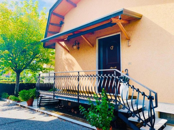 casa indipendente in vendita a Castelnuovo Magra in zona Molicciara